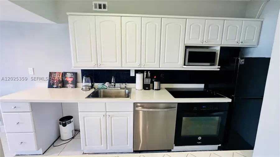 100 Lincoln #720, Miami Beach, FL 33139 - #3
