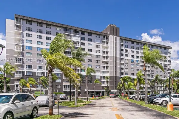 3850 Washington #409, Hollywood, FL 33021