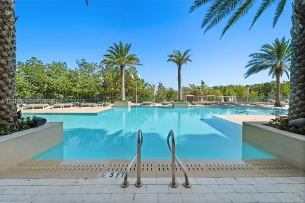 16385 Biscayne #1019, North Miami Beach, FL 33160