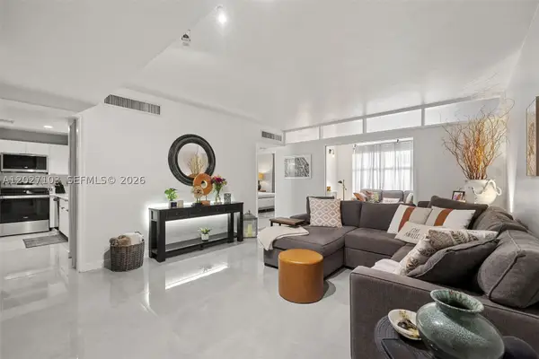 5001 Collins #1E, Miami Beach, FL 33140