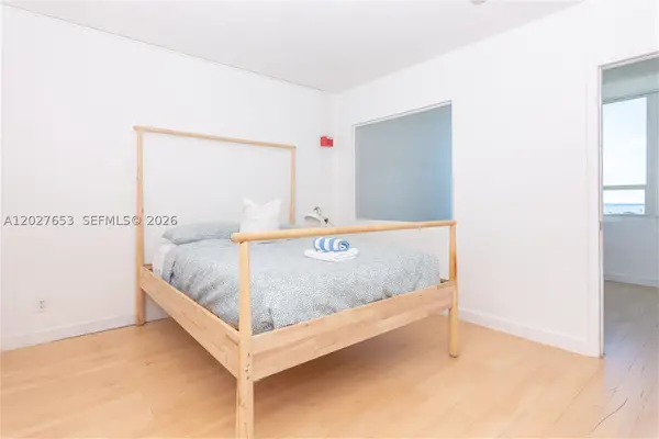 5445 Collins #1105, Miami Beach, FL 33140