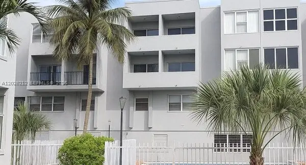 1555 W 44th #203, Hialeah, FL 33012