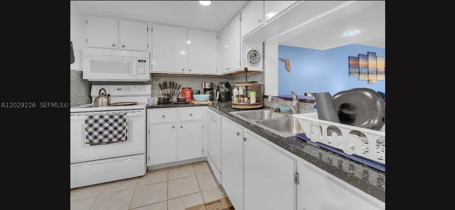 9427 NW 42nd, Sunrise, FL 33351 - #2