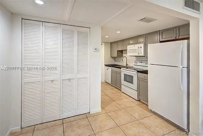 4121 NW 26th #T14, Lauderhill, FL 33313 - #2