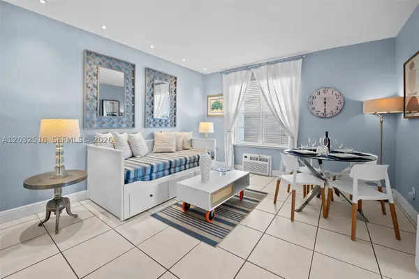 3030 Collins #4E, Miami Beach, FL 33140