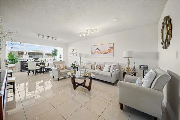 8951 Sunrise Lakes #301, Sunrise, FL 33322