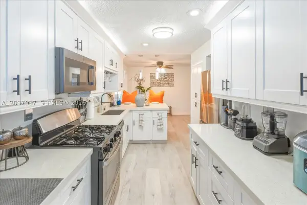 8580 NW 20th, Sunrise, FL 33322
