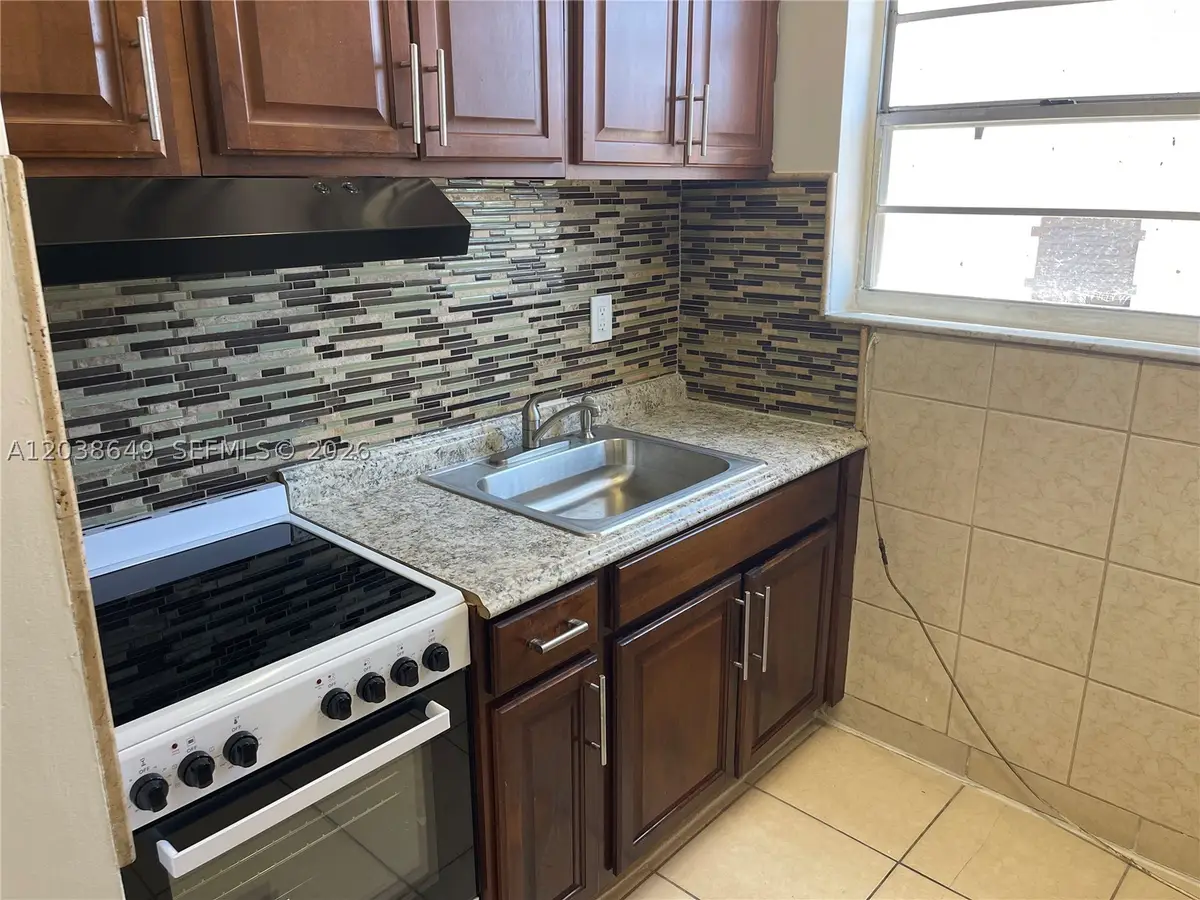 1043 NW 2nd #14, Miami, FL 33128 - #1