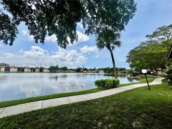 416 Briarwood #2-24, Hollywood, FL 33024