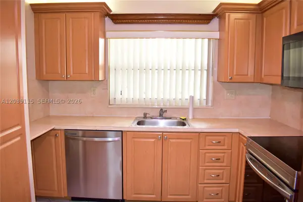 9300 Sunrise Lakes #208, Sunrise, FL 33322