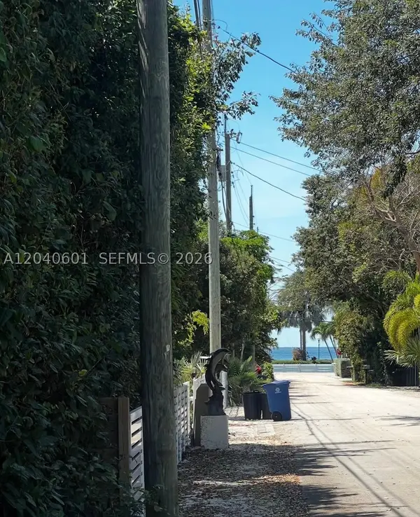 29 Dolphin, Key Largo, FL 33037