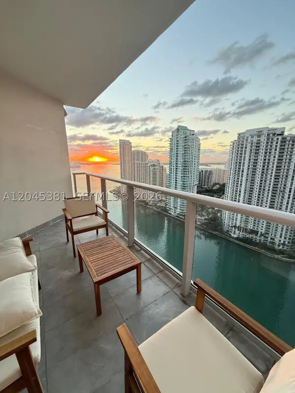 300 S Biscayne #T-2806, Miami, FL 33131