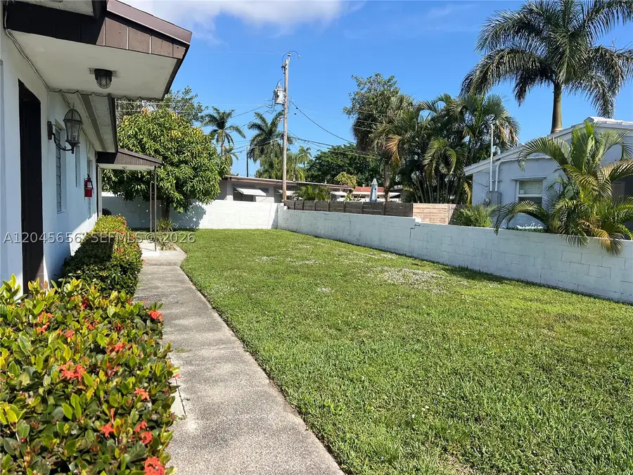 809 NE 2nd St Unit 1-2, Hallandale, FL 33009 - #2