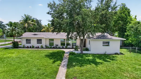7040 NW 8th, Plantation, FL 33317