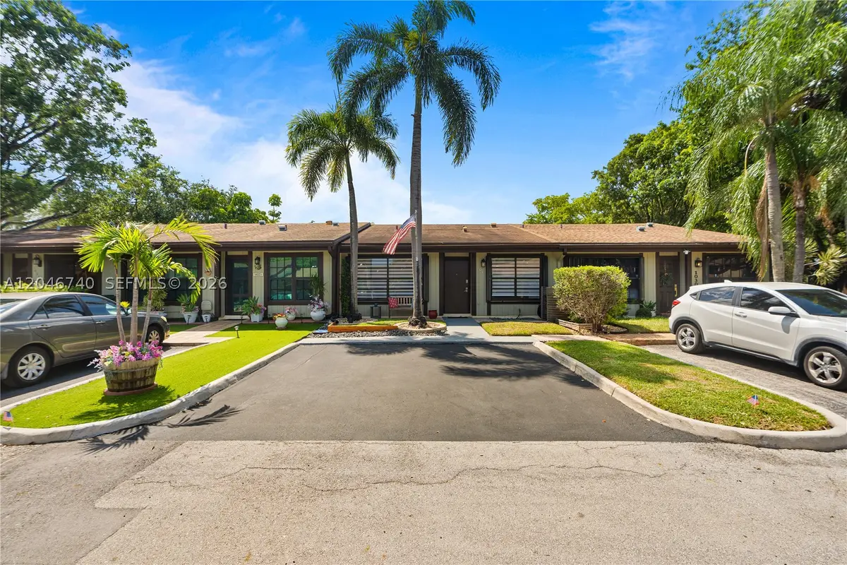 10311 Laurel, Pembroke Pines, FL 33026 - #1