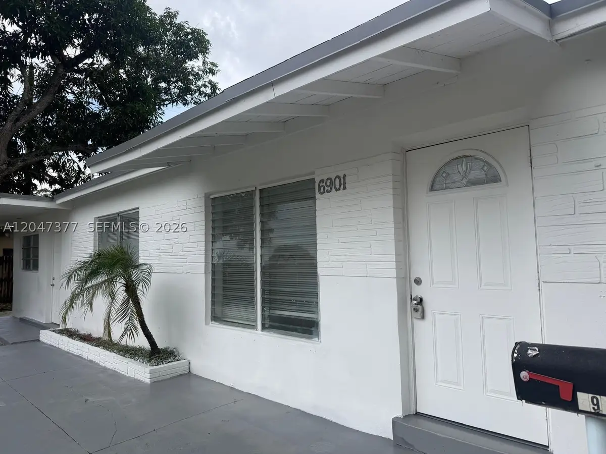 6901 Thomas, Hollywood, FL 33024 - #1