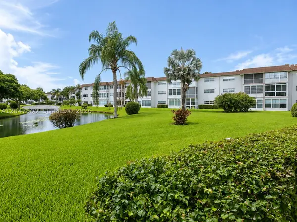 4700 NW 35th #411, Lauderdale Lakes, FL 33319