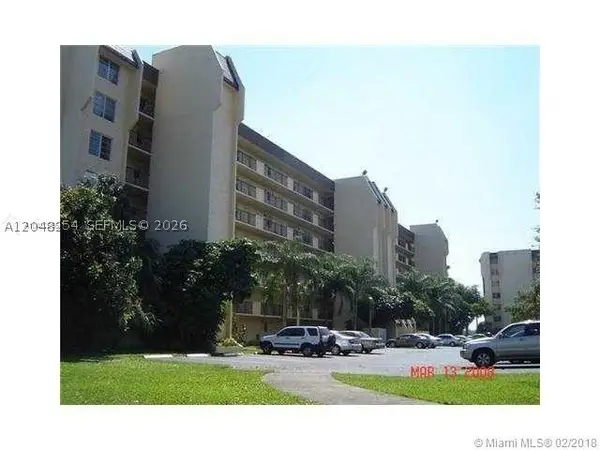 3001 W Rolling Hills #701, Davie, FL 33328