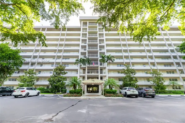 605 Oaks #607, Pompano Beach, FL 33069