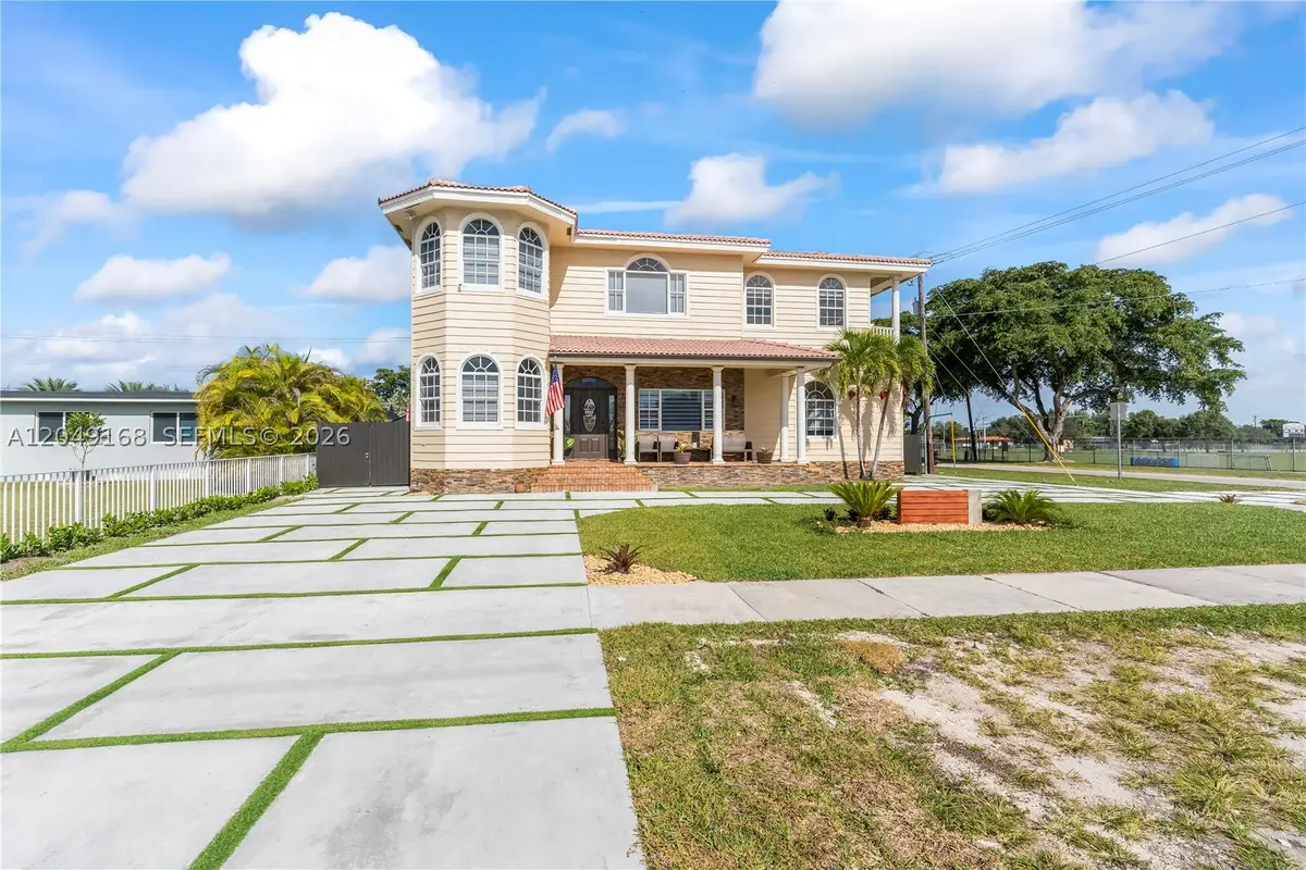 901 Dove, Miami Springs, FL 33166 - #1