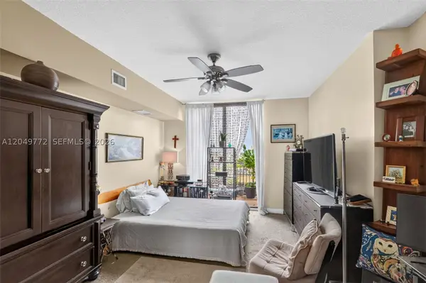 888 Douglas #806, Coral Gables, FL 33134