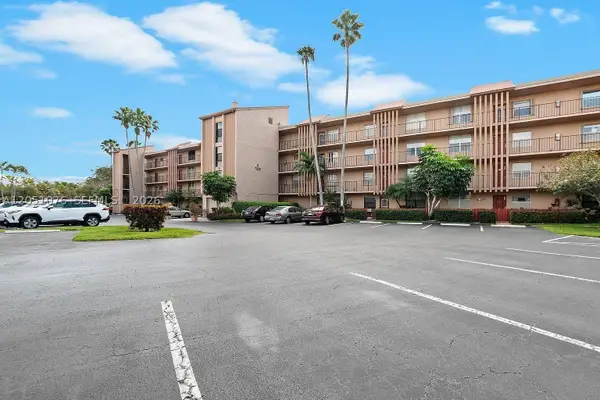 7220 Lake Cir #301, Margate, FL 33063