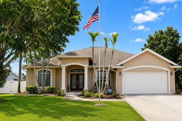 1860 SE Gaskins, Port St Lucie, FL 34952