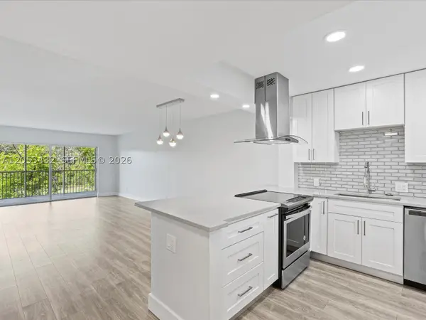 3150 N Palm Aire #406, Pompano Beach, FL 33069