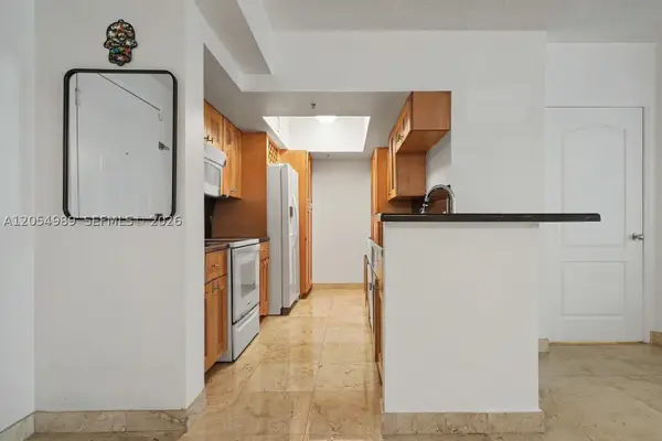 5085 NW 7th #906, Miami, FL 33126