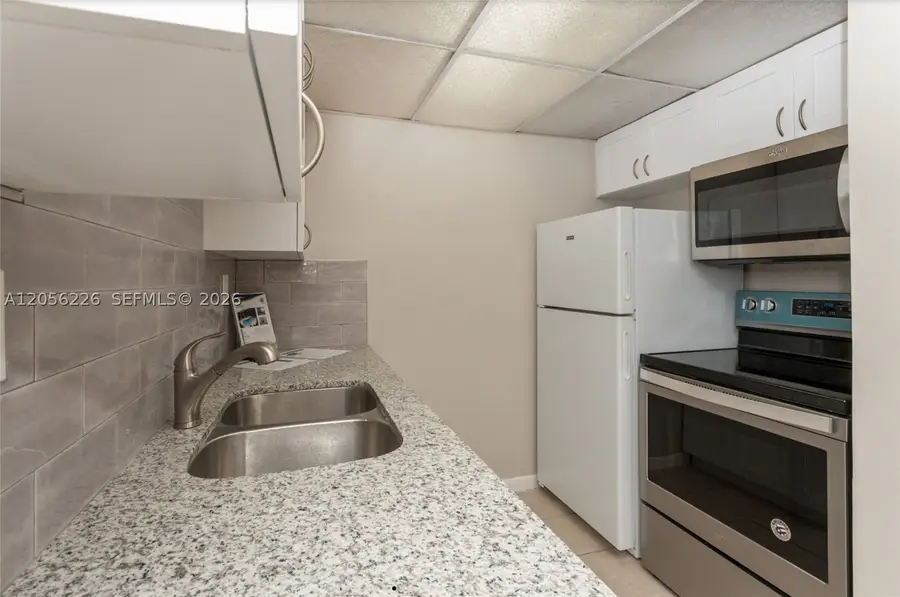 2145 Pierce #218, Hollywood, FL 33020 - #3