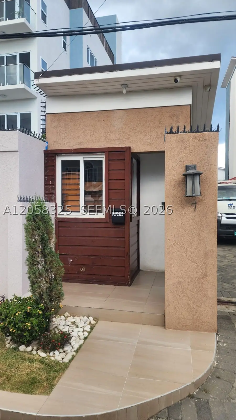 7 Roseneath Avenue, New Kingston #D, Kingston, FL  - #3