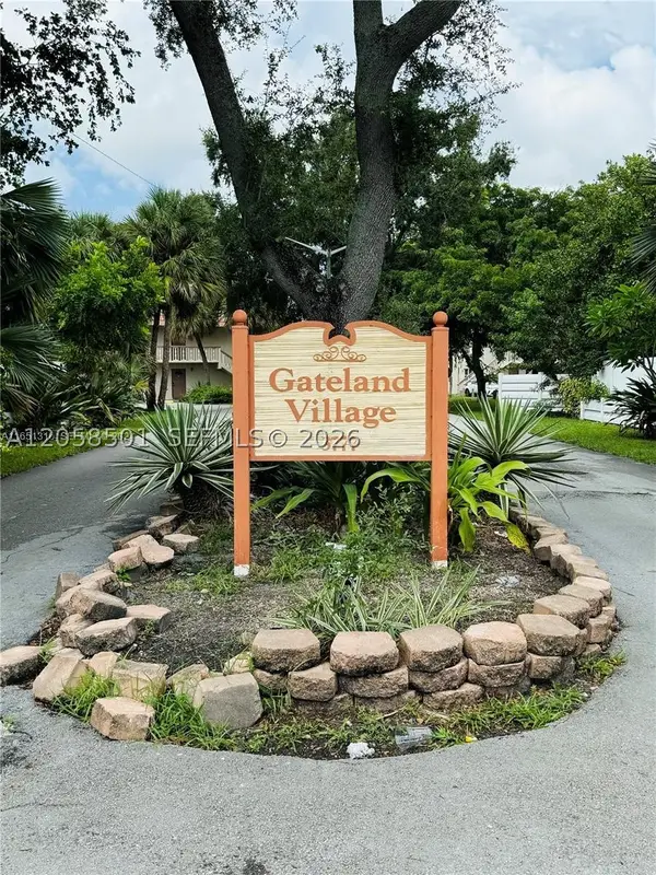 3777 NW 78th #8E, Davie, FL 33024