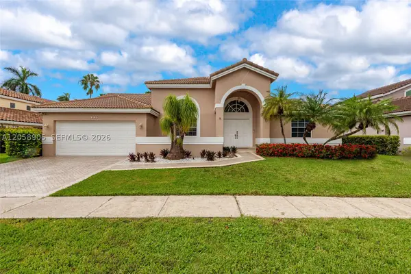 945 NW 202nd, Pembroke Pines, FL 33029