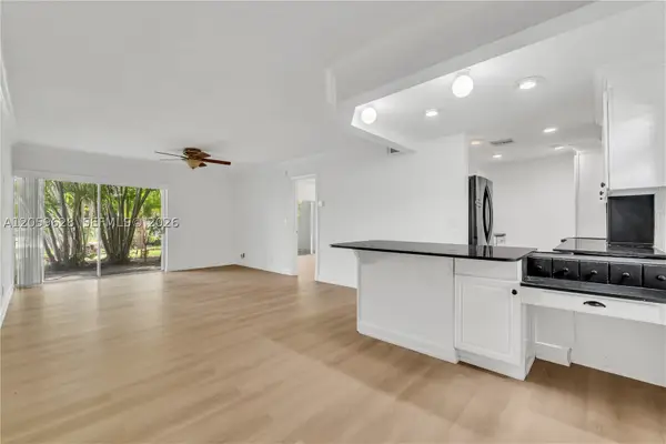 725 Hummingbird #107, North Palm Beach, FL 33408