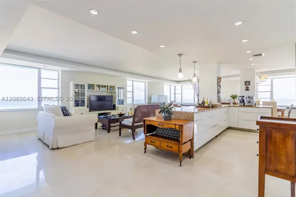 5255 Collins #11E, Miami Beach, FL 33140