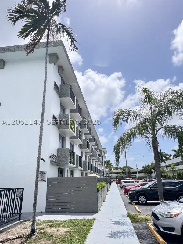 16450 NW 2nd #207, Miami, FL 33169