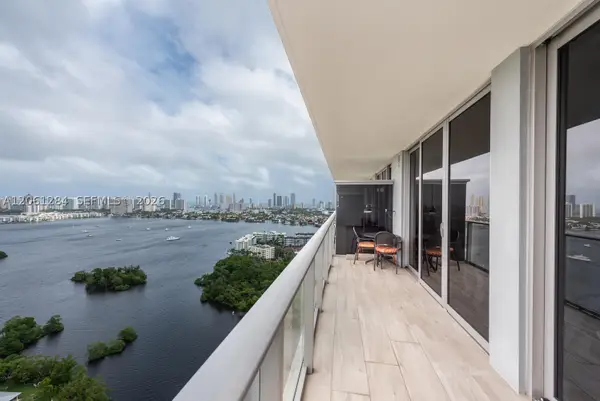 16385 Biscayne #2904, North Miami Beach, FL 33160