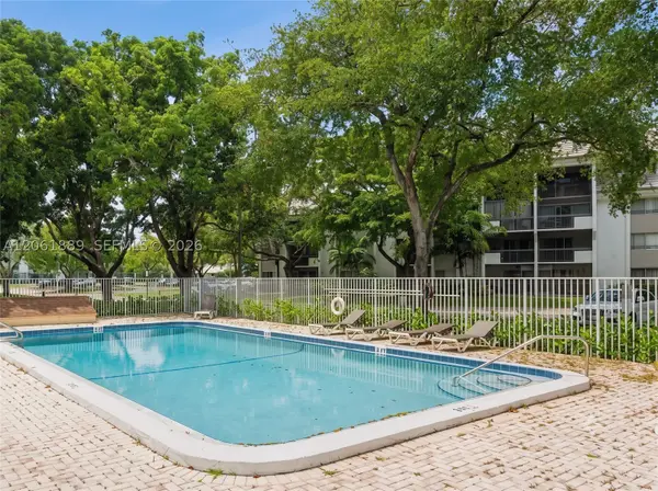 731 N Pine Island #102, Plantation, FL 33324