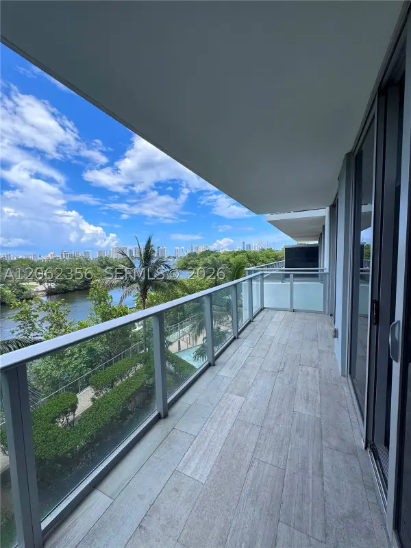 16385 Biscayne #305, North Miami Beach, FL 33160