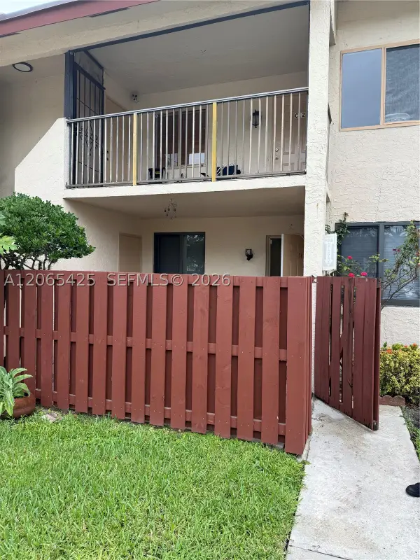 7901 Southgate #C6, North Lauderdale, FL 33068