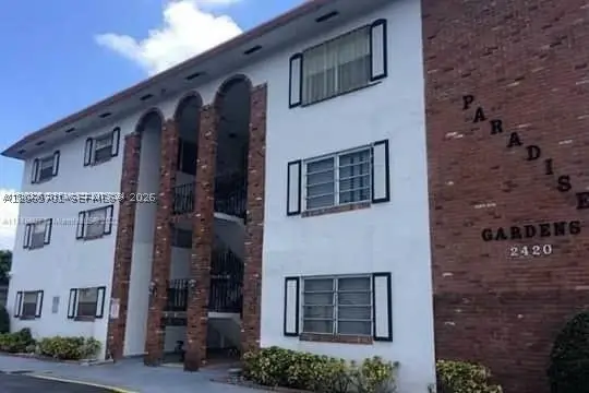 2420 Johnson #202, Hollywood, FL 33020