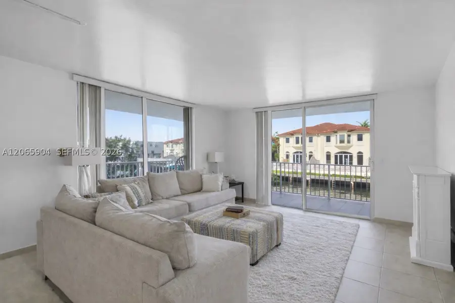 4000 NE 170th #200, North Miami Beach, FL 33160 - #3
