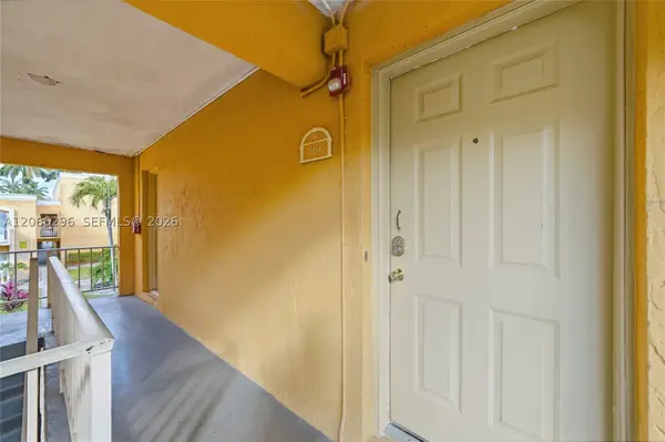 17901 NW 68th #R206, Hialeah, FL 33015