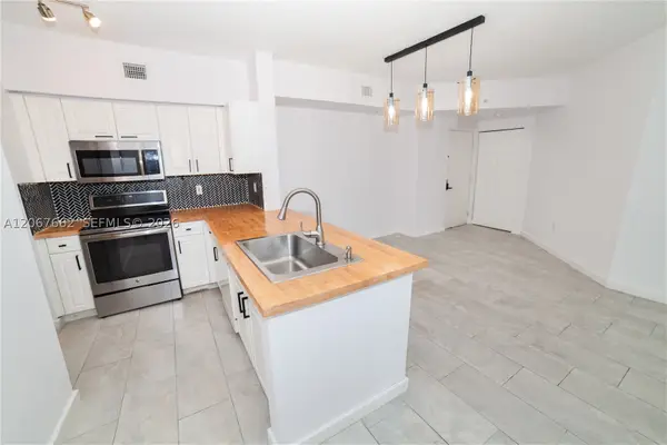 17125 N Bay #3410, Sunny Isles Beach, FL 33160