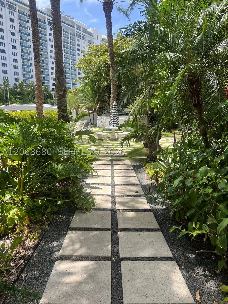 2421 Lake Pancoast #4D, Miami Beach, FL 33140 - #3