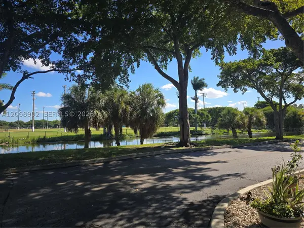 16330 Oak, Miami Lakes, FL 33014