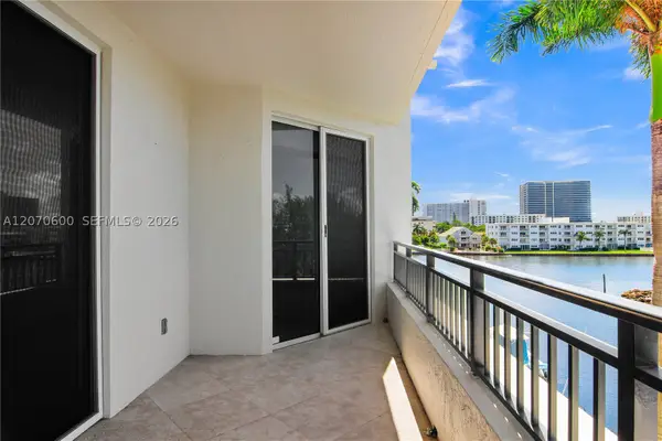2880 NE 14th St #311, Pompano Beach, FL 33062