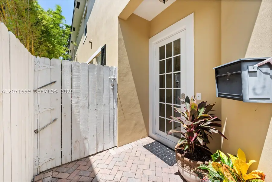 423 SW 16th, Fort Lauderdale, FL 33315 - #2