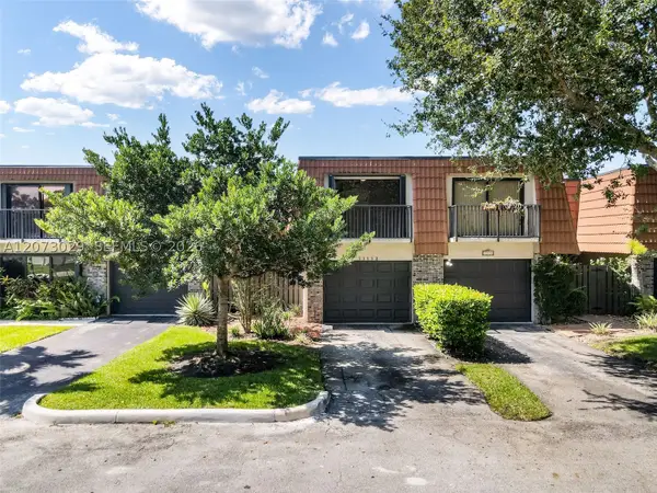 11112 N Harmony Lake, Davie, FL 33324