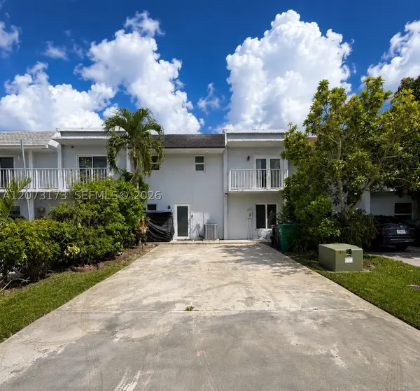 11221 SW 33rd Cir, Miami, FL 33165